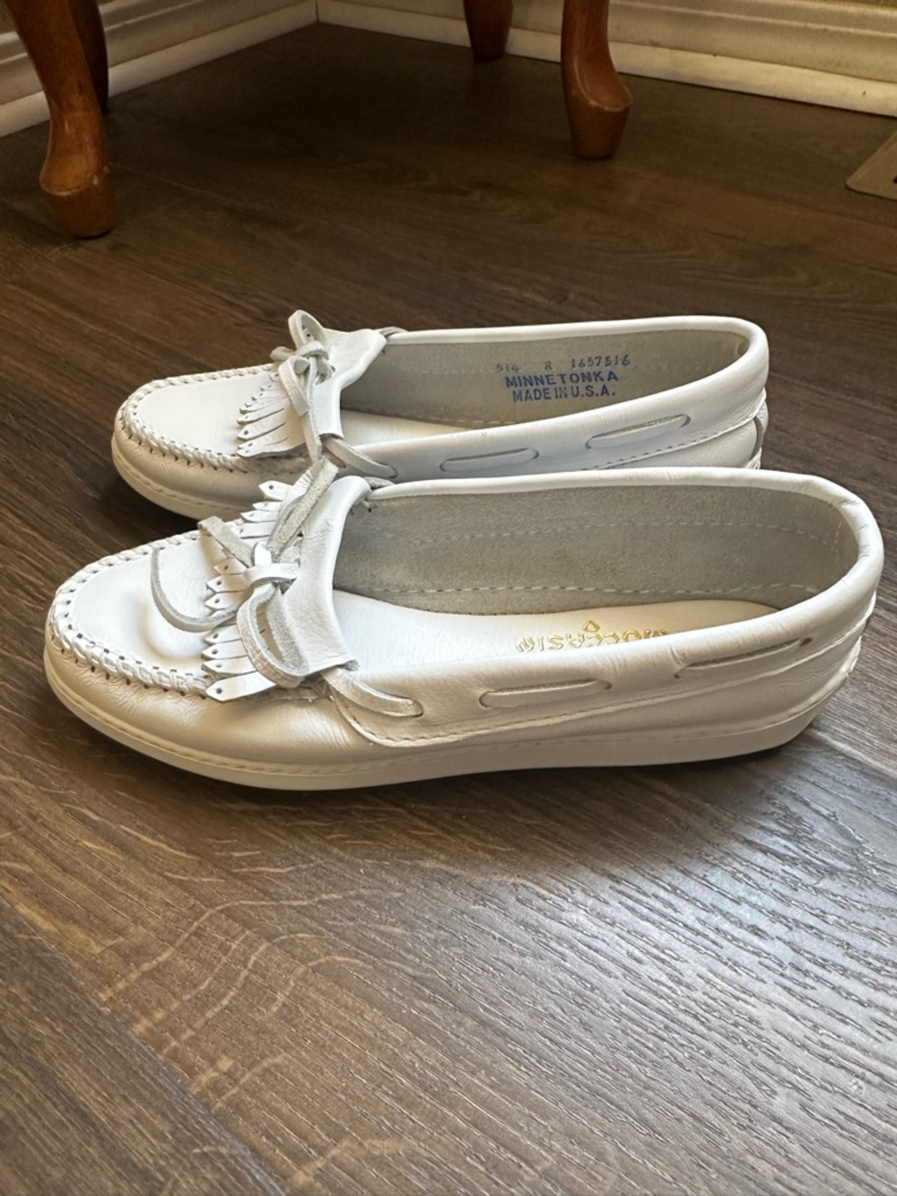 Minnetonka White Leather Moccasins Kiltie Fringe Women’s 8